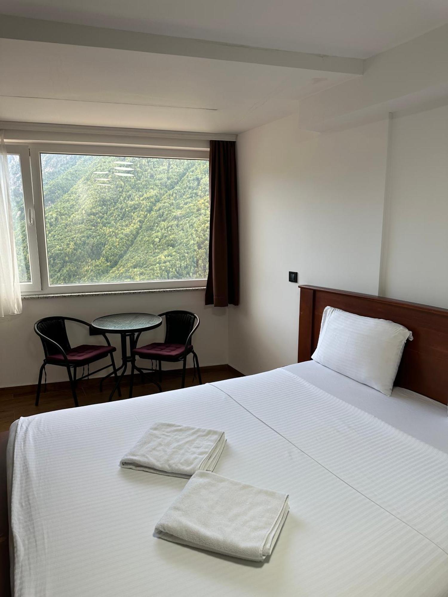 Hotel Panorama Rugove เปเย ภายนอก รูปภาพ